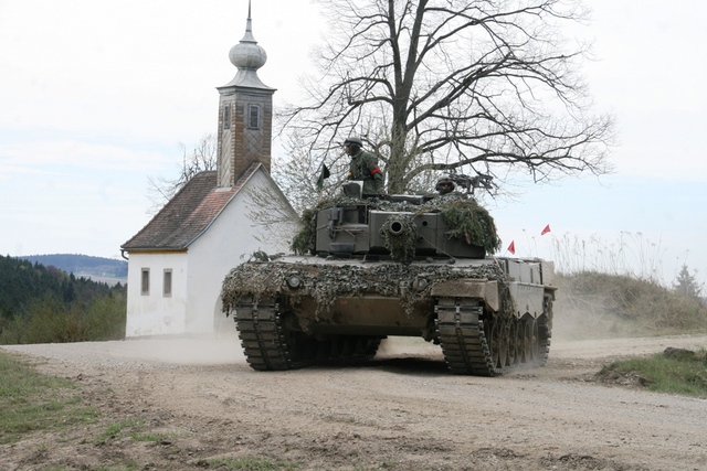  Rakušané nasadili do operace tanky Leopard 