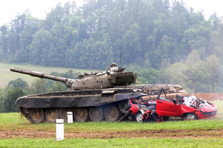 Demonstrace síly tanku