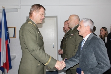 Generál Bečvář ocenil příslušníky Finanční správy AČR za výborné výsledky 