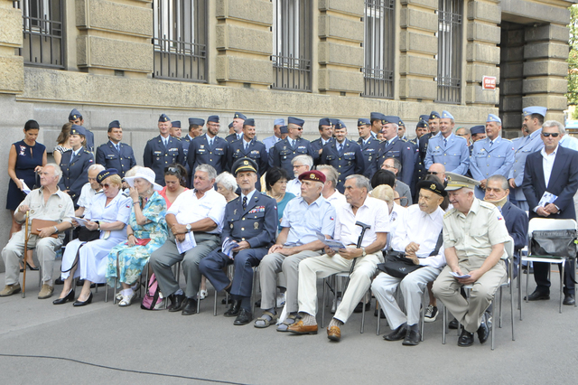 Zástupci armády, váleční veteráni i příslušníci Vzdušných sil AČR