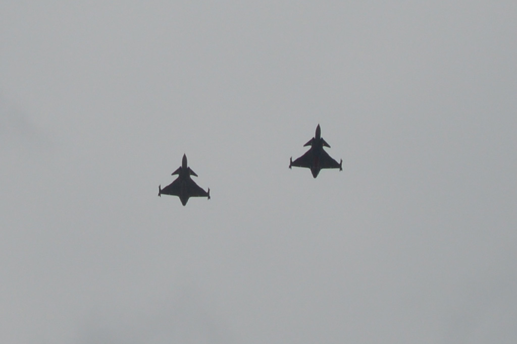 Součástí posledního rozloučení s generálem Liškutínem byl také přelet dvou letounů JAS-39 Gripen