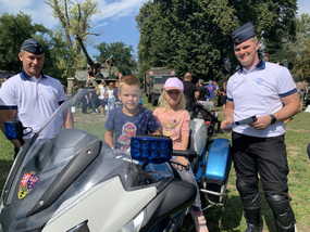 Malí i velcí návštěvníci si vyzkoušeli motocykly Hradní stráže
