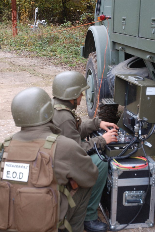 Hungarian Explosive Ordnance Team activated to destroy an explosive device