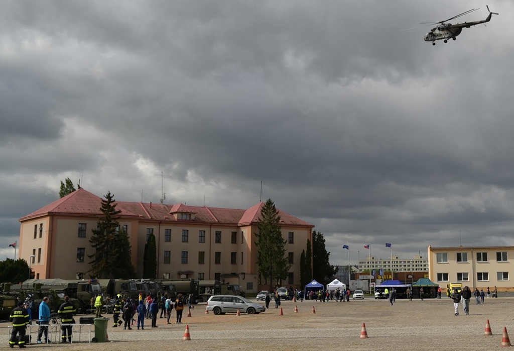 Zpestřením dopoledne byl průlet vrtulníku Mi-17