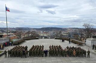 Po návratu z misí byli na Vítkově oceněni vojáci a vojenští policisté
