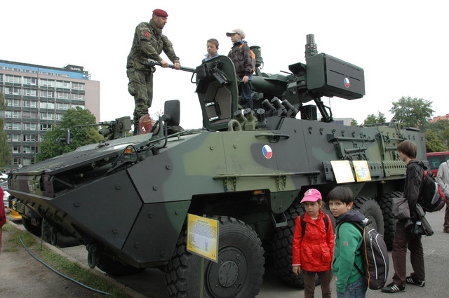 V obležení byl také obrněný transportér