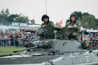 Prezentace bojové techniky -  posádka BVP 2