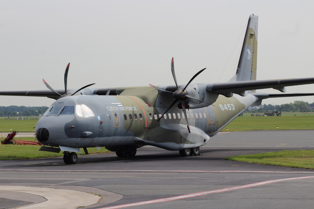 Lékařské týmy přepravuje také letoun CASA C-295M