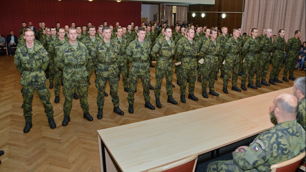 Sedm desítek nových záložníků a dobrovolníků složilo vojenskou přísahu
