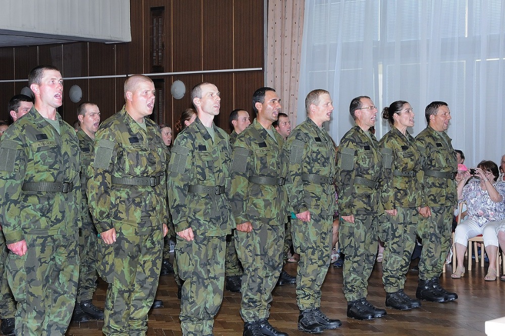Příslušníci AZ a DVC přísahali věrnost a službu naší vlasti - Tak přísaháme!