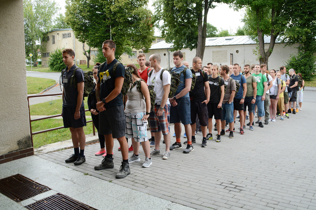 Nováčci zamířili rovnou do výstrojního skladu