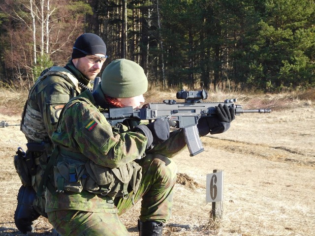 Střelby pod dohledem českého instruktora 