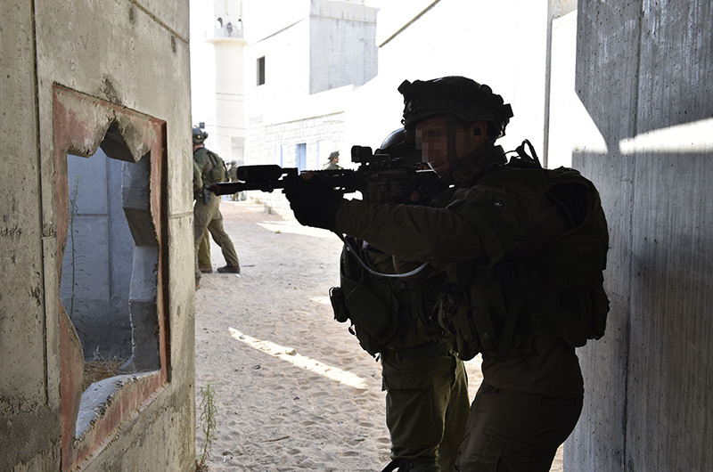 Izraelští příslušníci při výcviku boje na krátkou vzdálenost (CQB)