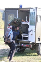  Jeden ze zraněných uprchlíků byl v šoku a dožadoval se přednostního ošetření