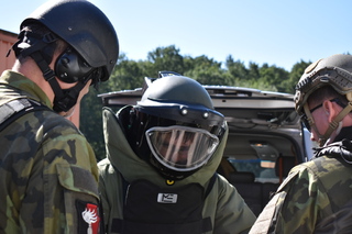 Použití Pyrotechnického obleku EOD 9