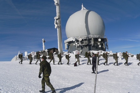9_Čeští specialisté radiotechnického vojska měli možnost prohlédnout si právě toto radarové stanoviště