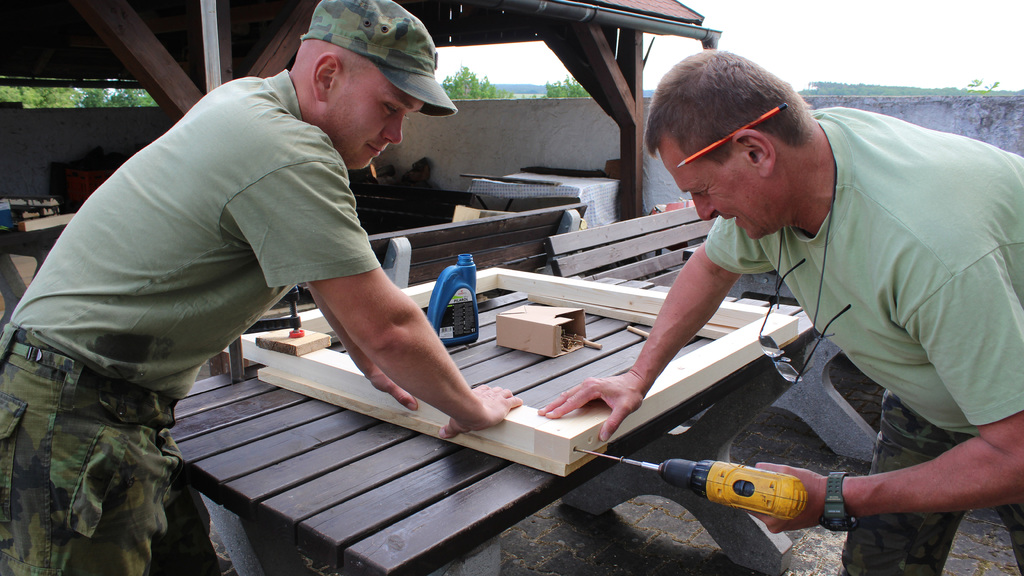 Armádní truhláři: Vyrobí prakticky cokoliv a kdekoliv na světě
