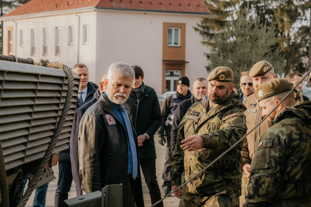 Prezident republiky se setkal s vojáky těžké brigády v Přáslavicích