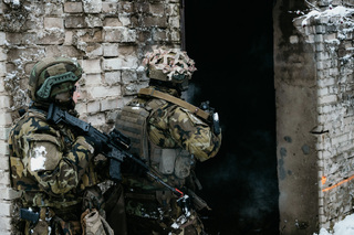 Drony nad hlavou a mráz v zádech. Vojáci z Přáslavic cvičili na Libavé moderní válku