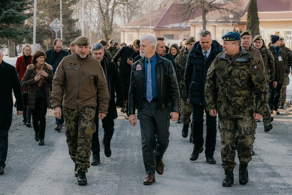 Prezident republiky se setkal s vojáky těžké brigády v Přáslavicích