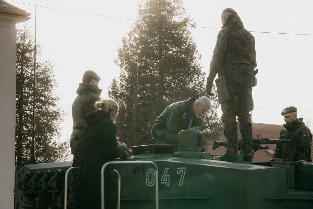 Prezident republiky se setkal s vojáky těžké brigády v Přáslavicích