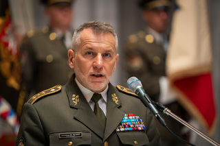 Generál Miroslav Hlaváč jmenoval nové plukovníky a předal čestné odznaky