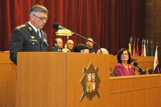 Brigádní generál František Ridzák, ředitel Agentury komunikačních a informačních systémů, při projevu v hlavním sále