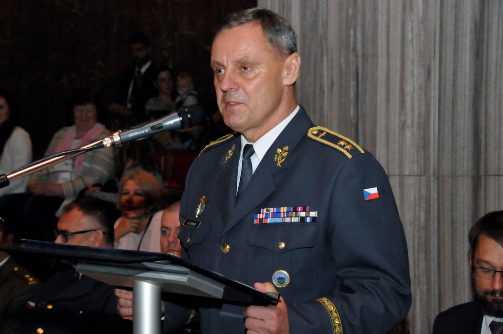 Generálmajor Jiří Verner poděkoval nejen vojákům za jejich vynikající reprezentaci, ale také rodinným příslušníkům za podporu, kterou jim poskytovali