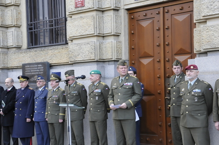 Náčelník Generálního štábu AČR armádní generál Josef Bečvář přivítal hosty vernisáže