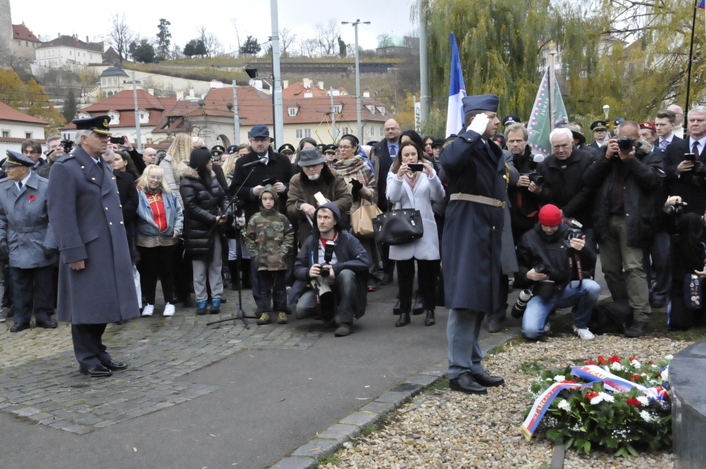 Colonel Michael Longstaff, U.K. Defence Attaché to Czechia and Slovakia, paying tribute to the brave Czechoslovak airmen