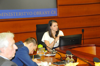 Náměstkyně Kateřina Blažková řídila dnešní jednání s řediteli a zástupci státních podniků a příspěvkových organizací