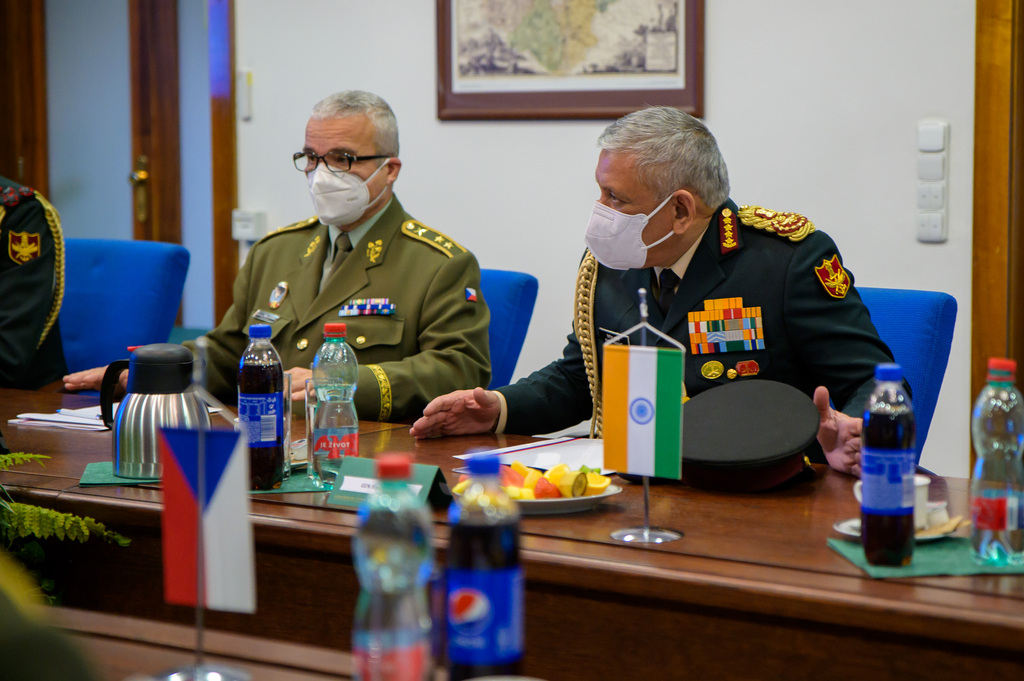 Generál Bipin Rawat jednal na generálním štábu o prohloubení spolupráce obou armád
