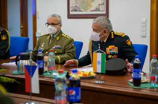 Generál Bipin Rawat jednal na generálním štábu o prohloubení spolupráce obou armád