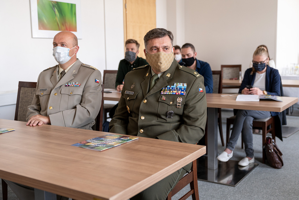 Setkání se účastnili novináři a členové výboru Vojenského fondu solidarity