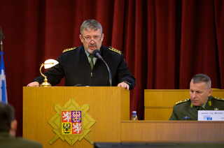 Náčelník Generálního štábu AČR armádní generál Aleš Opata na workshopu k využití umělé inteligence v Armádě ČR