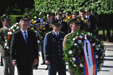 Na pražských Olšanských hřbitovech dnes uctili památku padlých vojáků