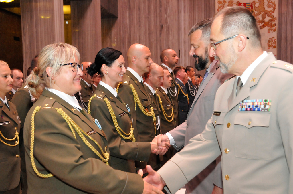 Ze slavnostního předání ocenění za zahraniční mise 