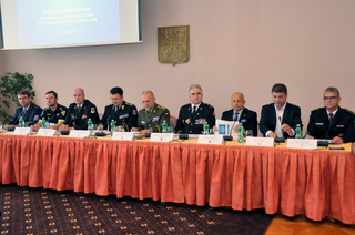 Představitelé jednotlivých složek IZS a AČR informovali o účasti na Přehlídce 2018 i doprovodných akcích spojených s oslavami 100. výročí založení ČSR na tiskové konferenci