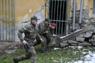 V přípravě se věnují i nácviku doprovodu zvláště chráněné osoby