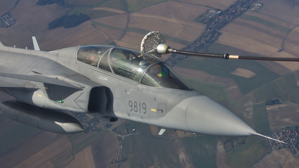 Letouny JAS-39 Gripen se zapojily do mezinárodního cvičení Air-to-Air Refueling