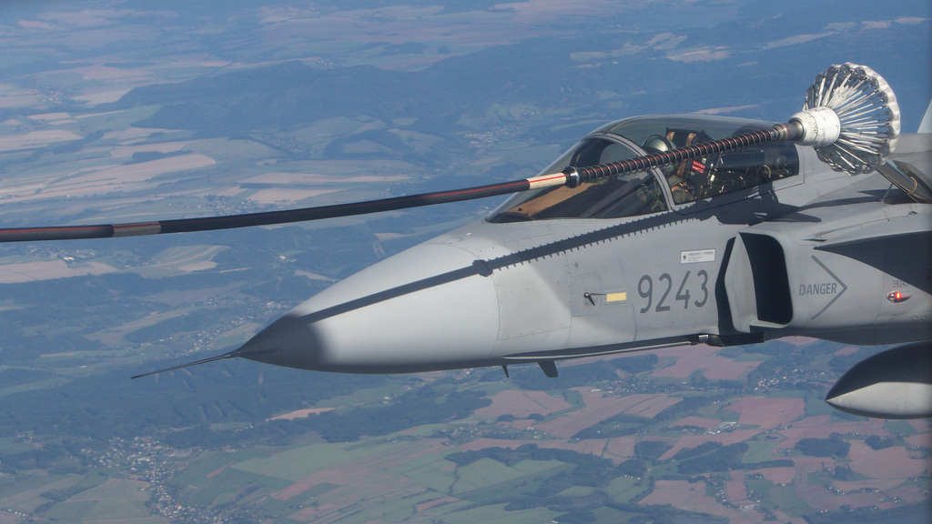 Další tři piloti z Čáslavi už umí natankovat za letu