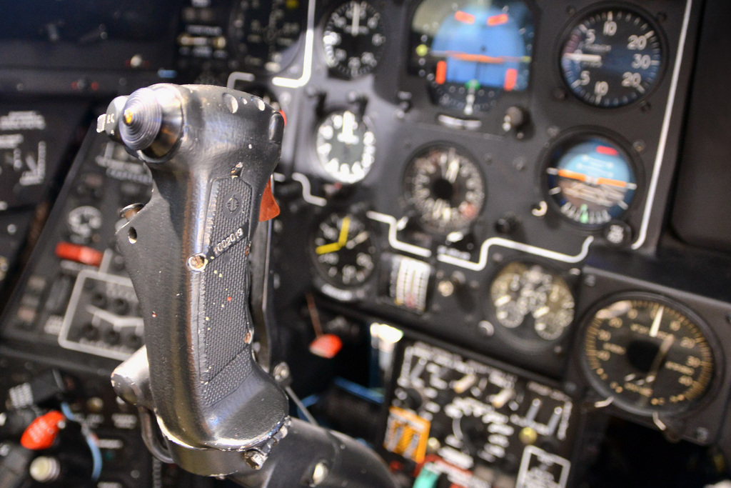  Páka cyklického řízení Mi-24  