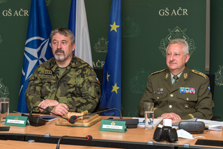 Armádní generál Aleš Opata a generálporučík Jaromír Zůna