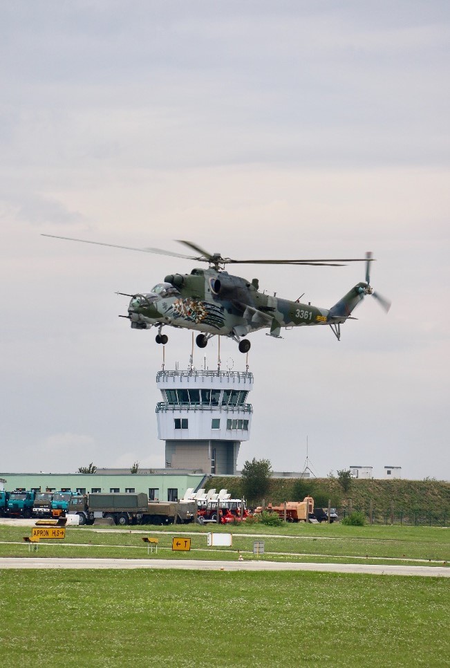 Při nácviku spolupráce budou nad Českem operovat také vrtulníky Mil Mi-24/35 