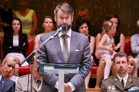 Náměstek Jakub Landovský ve svém projevu především zrekapituloval působení v jednotlivých misích a vyzdvihl vysokou profesionalitu vojáků