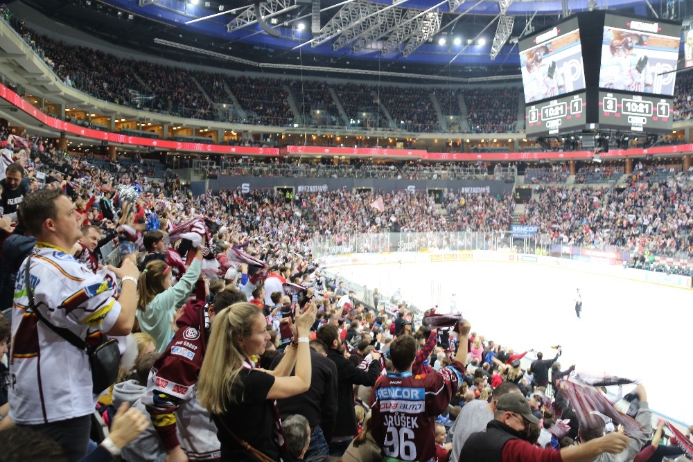 Nefalšovaná radost fanoušků při vstřelení branky