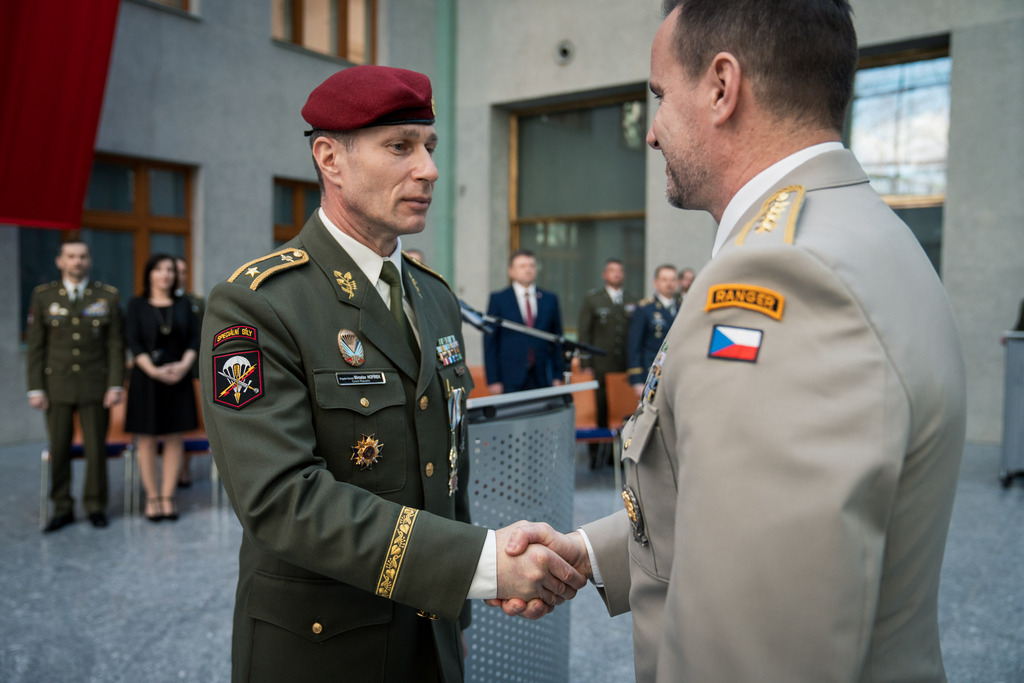 Speciální síly vstupují do nové etapy: generál Hofírek předá velení plukovníku Kramplovi