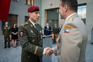 Speciální síly vstupují do nové etapy: generál Hofírek předá velení plukovníku Kramplovi