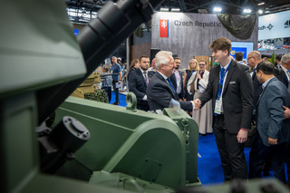 Ilustrační obrázek ke článkuMinistr obrany na veletrhu Eurosatory: otevření českého stánku, návštěvy firem, jednání o protivzdušné obraně