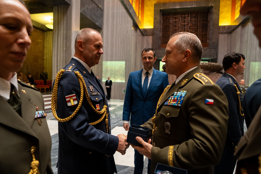 Návrat do vlasti a poděkování za službu v zahraničí